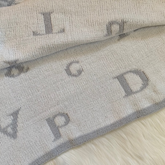 2 Baby Blankets - Picture 4 of 6